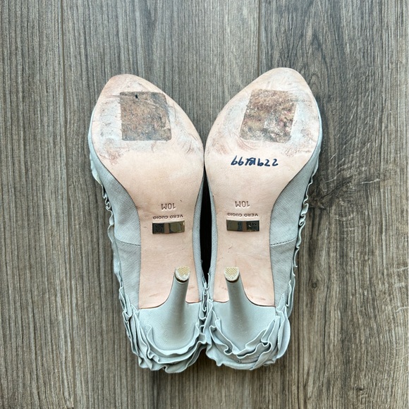 Badgley Mischka Champagne Ruffled Heels | 10 - Picture 7 of 10